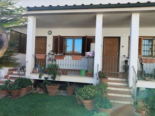 Villetta a schiera in Vendita a Pisa, zona La Vettola, 310'000€, 150 m², arredato, con Box