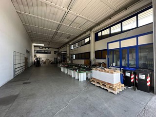 Capannone in Vendita a Santa Croce sull'Arno, 450'000€, 500 m²