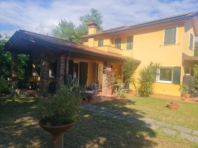 Villa in Vendita a Castelnuovo Magra, 790'000€, 220 m², arredato