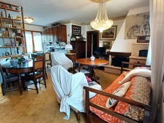 Appartamento in Vendita a Colle di Val D'Elsa, 230'000€, 100 m², con Box