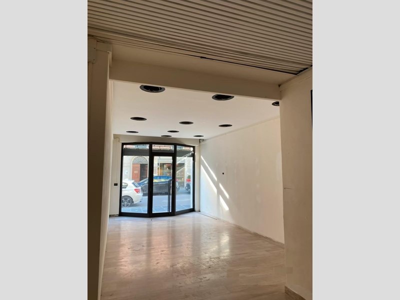 Immobile commerciale in Affitto a Altopascio, 750€, 75 m²