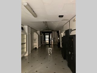 Immobile commerciale in Vendita a Pontedera, 150'000€, 140 m²