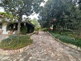 Villa in Vendita a Terni, 380'000€, 350 m²