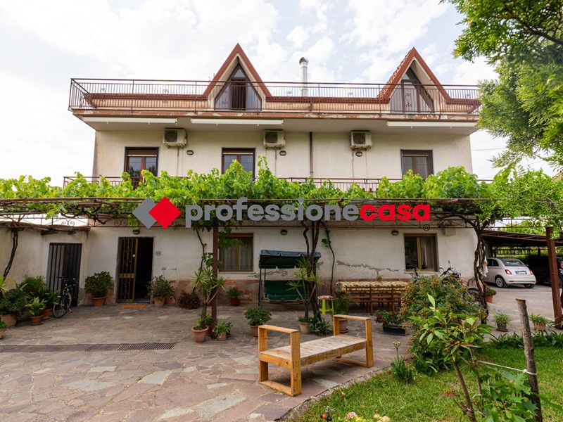 Villa in Vendita a Albanella, 290'000&euro;, 446 m²