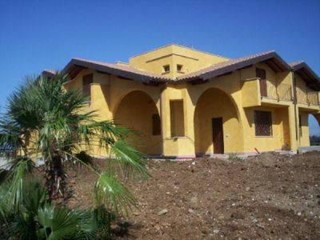 Casa Indipendente in Vendita a Tarquinia, 350'000€, 200 m², con Box