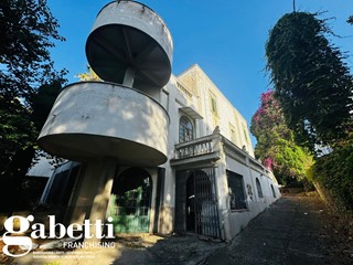 Villa in Vendita a Acquedolci, 320'000€, 450 m²