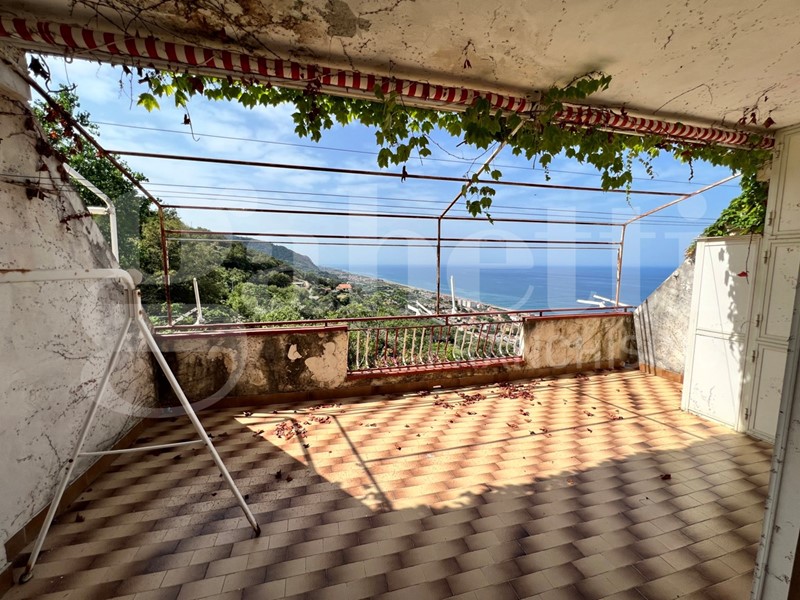 Trilocale in Vendita a Falconara Albanese, 36'000€, 68 m², arredato