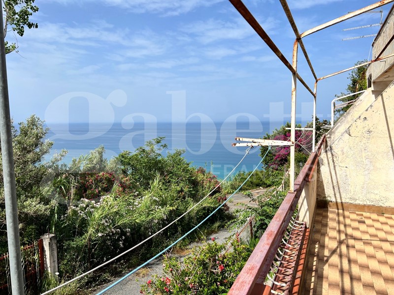 Trilocale in Vendita a Falconara Albanese, 26'000€, 55 m², arredato