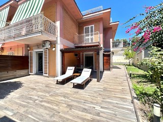 Appartamento in Affitto a Pozzuoli, 1'500€, 123 m², arredato