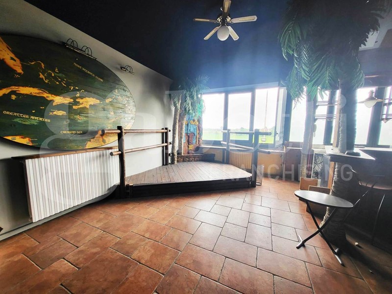 Negozio in Vendita a Gaggiano, 165'000€, 203 m², arredato
