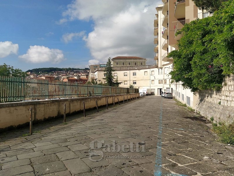 Magazzino in Vendita a Campobasso, 279'000€, 1000 m²