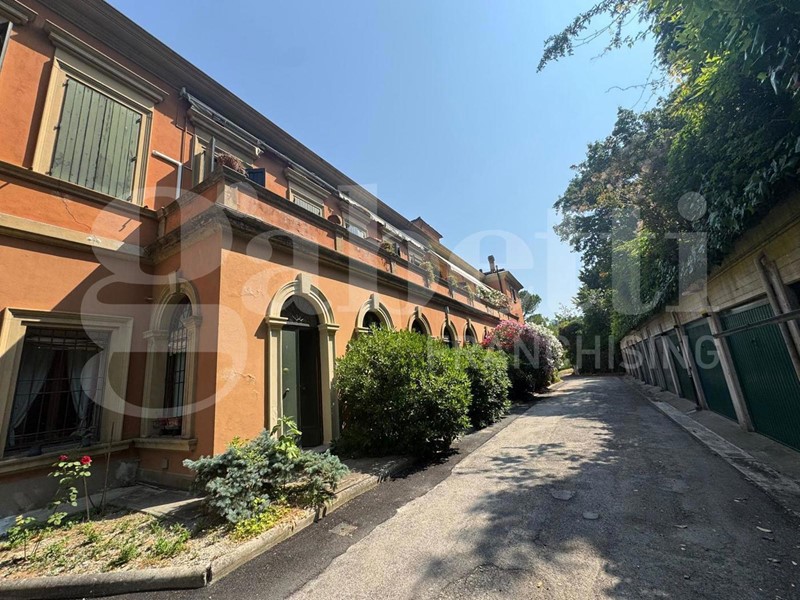 Appartamento in Vendita a Casalecchio di Reno, 780'000€, 350 m²