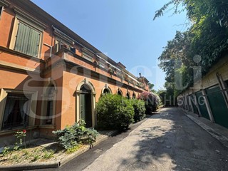 Appartamento in Vendita a Casalecchio di Reno, 780'000€, 350 m²
