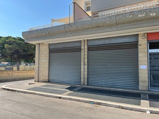 Negozio in Vendita a Bari, 1'200€, 143 m²