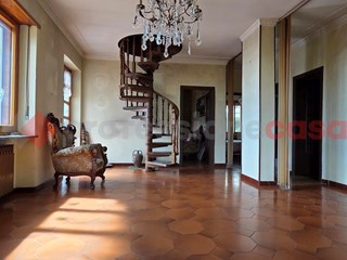 Villa in Vendita a Frossasco, 150'000€, 300 m²