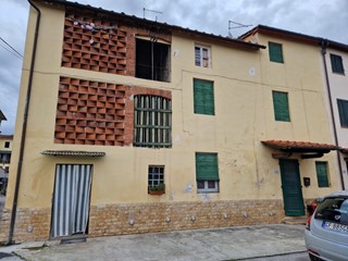 Casa Semi Indipendente in Vendita a Lucca, zona santa maria a colle, 115'000&euro;, 120 m², con Box