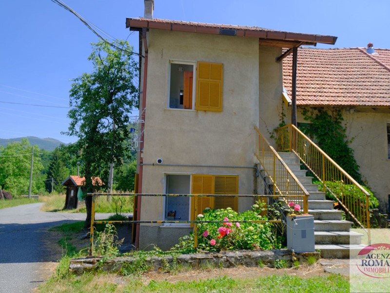 Casa Semi Indipendente in Vendita a Urbe, 58'000€, 80 m²