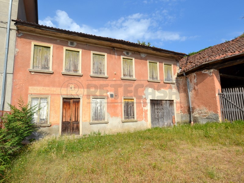 Casa Semi Indipendente in Vendita a Valdagno, zona Castello, 25'000€, 349 m², con Box