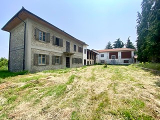 Casa Indipendente in Vendita a Serravalle Langhe, 50'000€, 410 m²