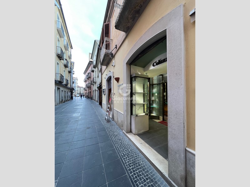 Immobile commerciale in Affitto a Potenza, 550€, 30 m², arredato