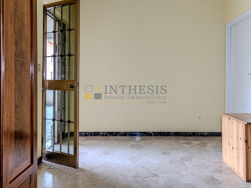 Casa Indipendente in Vendita a Besana in Brianza, 299'000€, 245 m², con Box