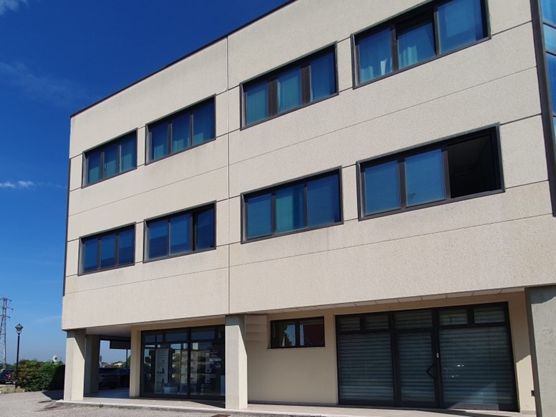 Immobile commerciale in Vendita a Marmirolo, 170'000&euro;, 270 m²