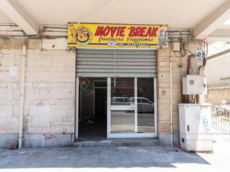 Immobile commerciale in Vendita a Siracusa, zona Tisia Tica Zecchino, 60'000&euro;, 33 m²
