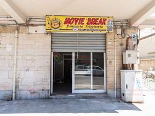 Immobile commerciale in Vendita a Siracusa, zona Tisia Tica Zecchino, 60'000&euro;, 33 m²