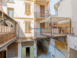 Trilocale in Vendita a Sanremo, 260'000€, 80 m²