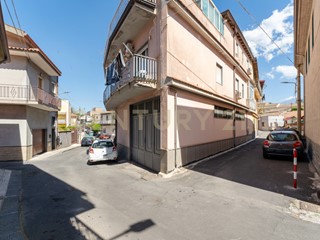 Casa Indipendente in Vendita a Camporotondo Etneo, 59'000&euro;, 76 m²