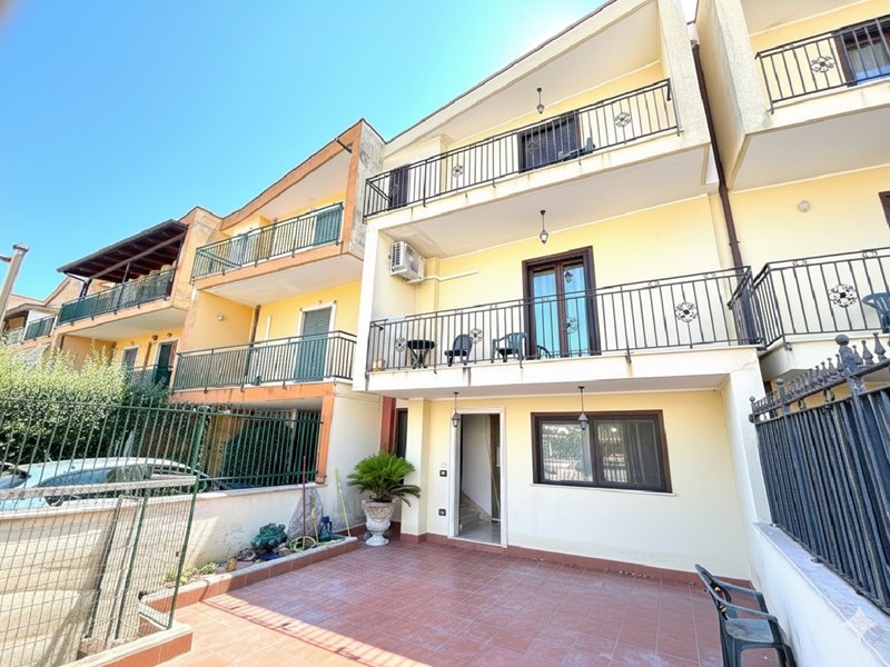 Villetta a schiera in Vendita a Mondragone, 215'000&euro;, 150 m²