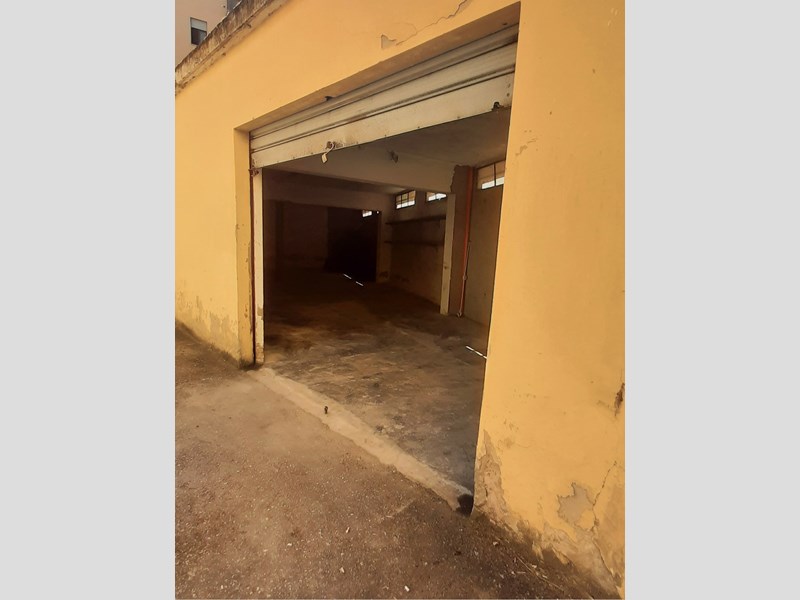 Magazzino in Vendita a Modena, zona Viale Storchi, 100'000€, 100 m²