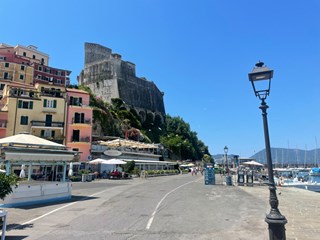 Immobile commerciale in Vendita a Lerici, zona Via Giuseppe Mazzini 20, 420'000&euro;, 120 m²