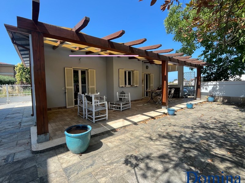 Casa Indipendente in Vendita a Massa, zona Marina di Massa, 349'000&euro;, 80 m²