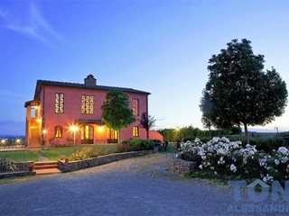 Casale in Vendita a Cerreto Guidi, 1'900'000€, 2000 m², con Box