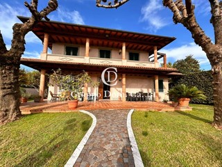 Villa in Vendita a Forte dei Marmi, 3'800'000€, 330 m², arredato