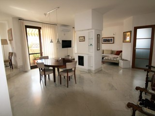 Appartamento in Vendita a Carrara, zona Marina di Carrara, 445'000€, 190 m², arredato
