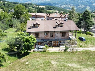 Casale in Vendita a Castel di Casio, 99'000€, 230 m²