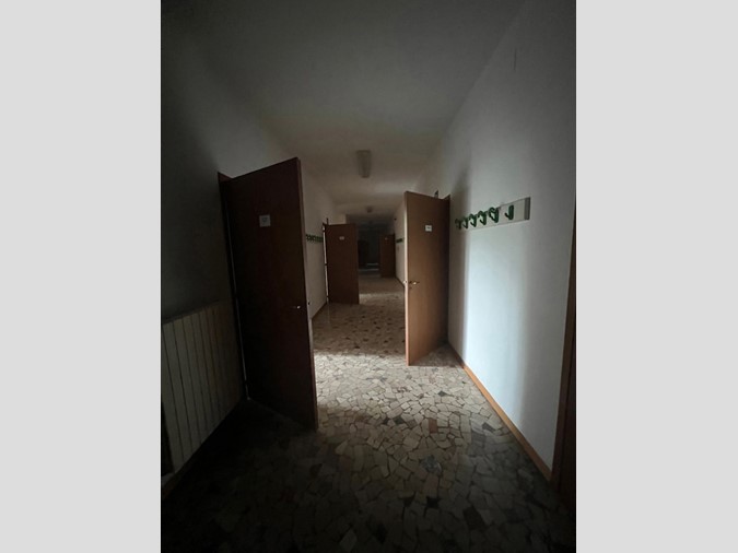 Negozio in Vendita a Terni, 249'000€, 430 m²