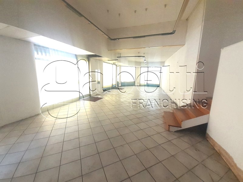 Negozio in Vendita a Ferrara, 143'000€, 135 m²