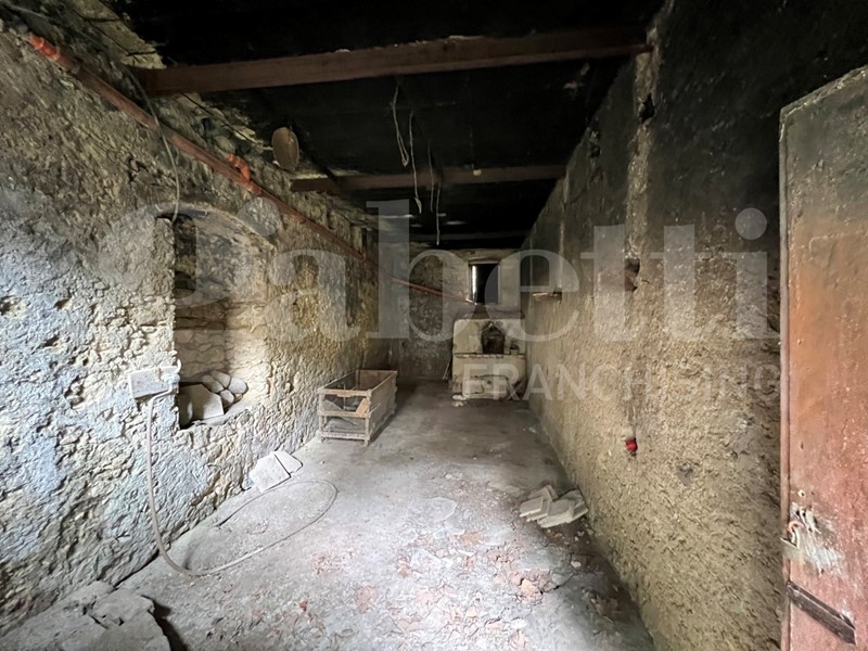 Casa Indipendente in Vendita a San Pietro in Amantea, 80'000€, 235 m²