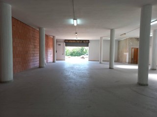 Immobile commerciale in Vendita a Iglesias, 85'000€, 261 m²