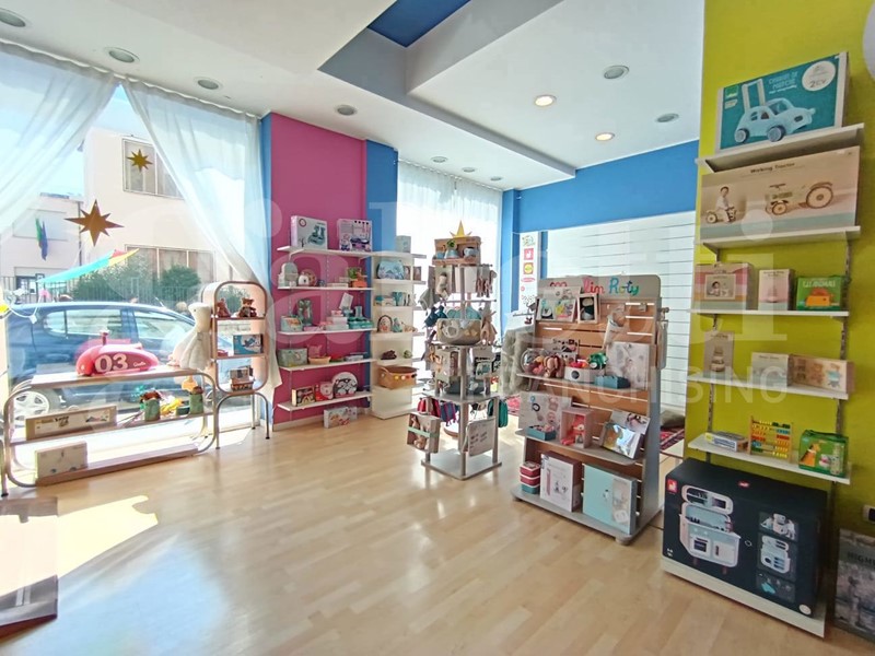 Negozio in Affitto a Siracusa, 1'000€, 87 m²