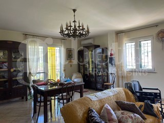 Villa in Vendita a Montecorvino Rovella, 350'000&euro;, 540 m²