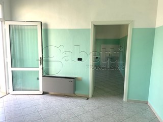 Ufficio in Affitto a Ferrara, 350&euro;, 50 m²