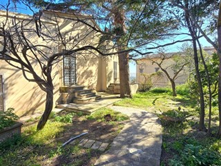 Appartamento in Vendita a Todi, 400'000€, 366 m², con Box