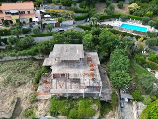 Villa in Vendita a Ventimiglia, zona Mortola Inferiore, 1'500'000€, 1000 m²