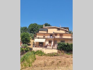 Casa Semi Indipendente in Vendita a Rignano Flaminio, 159'000€, 150 m², con Box