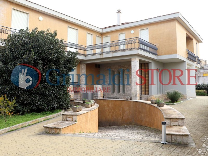 Casa Indipendente in Vendita a Squinzano, 690'000€, 1195 m², con Box