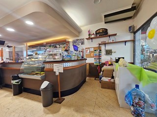 Attività commerciale in Vendita a Carrara, zona Bonascola, 70'000€, , arredato